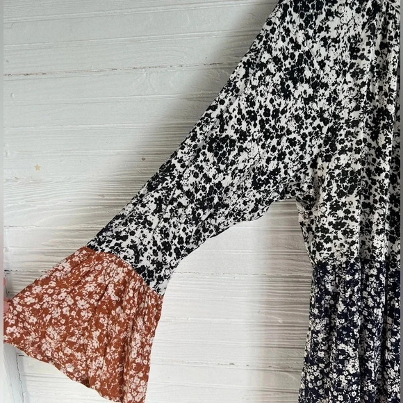 143 Story by Line Up Tiered Flowy Dress Long Bell Sleeve Floral Print  M - Picture 5 of 14